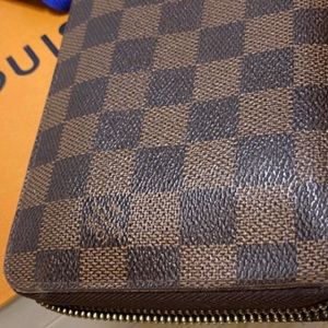 Louis Vuitton Zippy Organizer Wallet